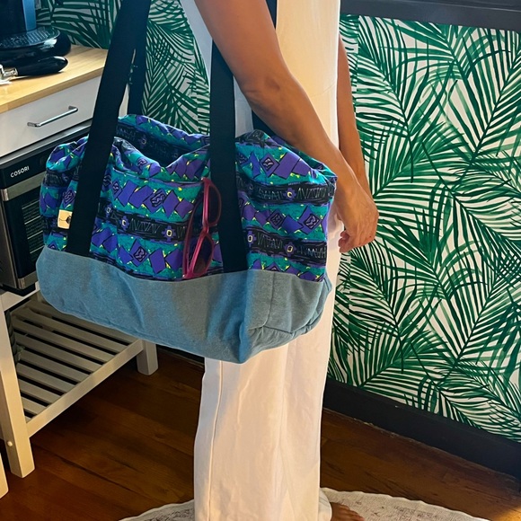 Colorful Retro Hawaii Duffle Bag NWOT - Picture 12 of 12